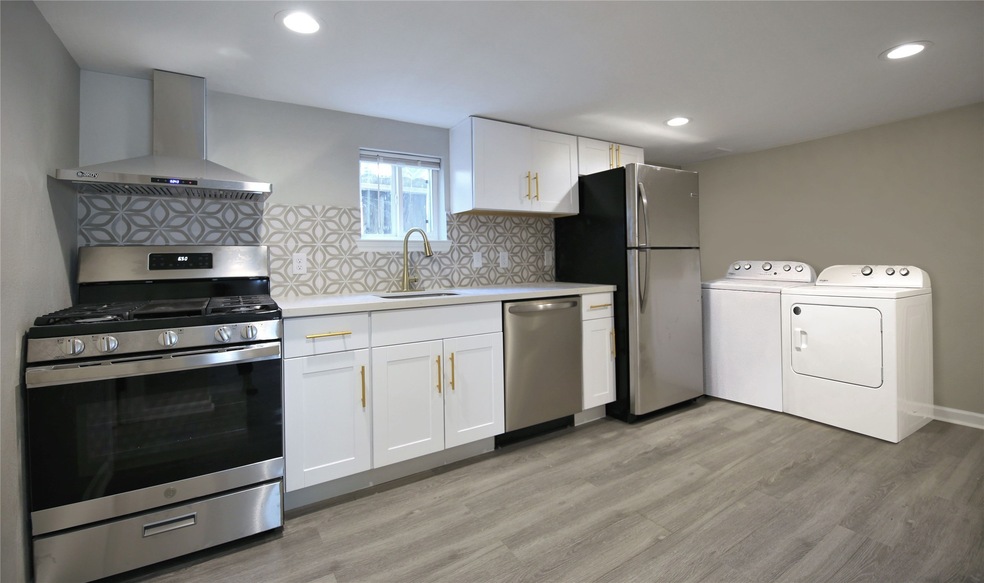 1308 Enid St unit 3, Houston, TX 77009 - photo 1