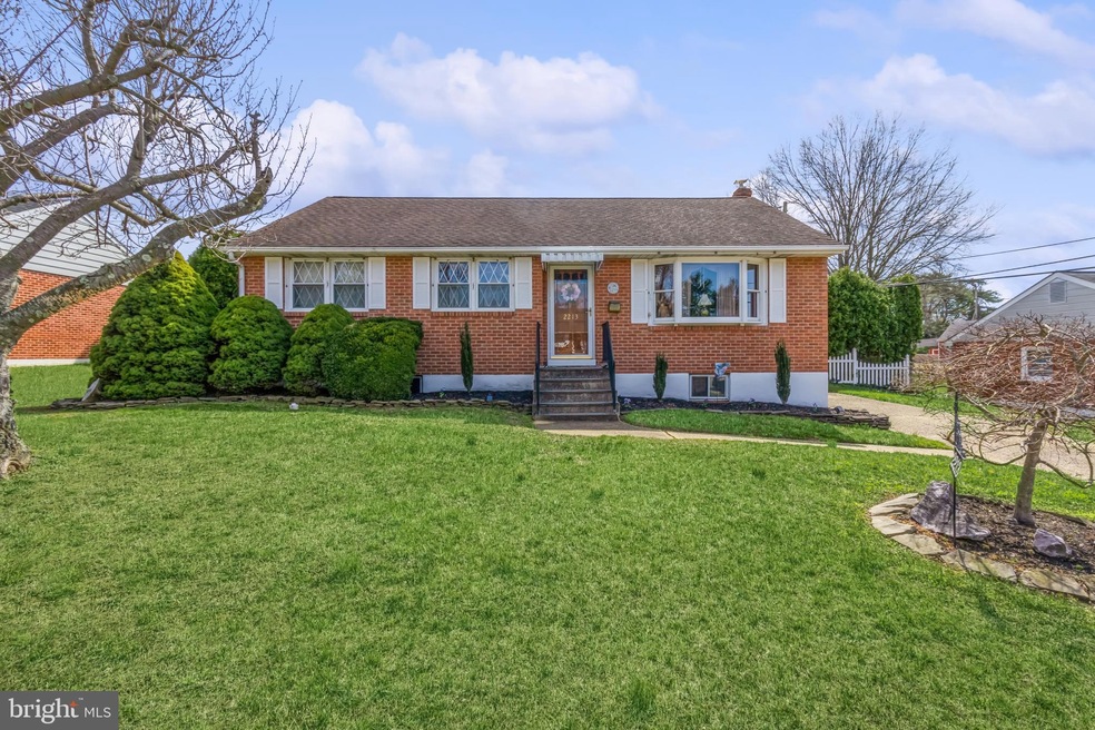 2213 Saint James Dr, Wilmington, DE 19808 - photo 1