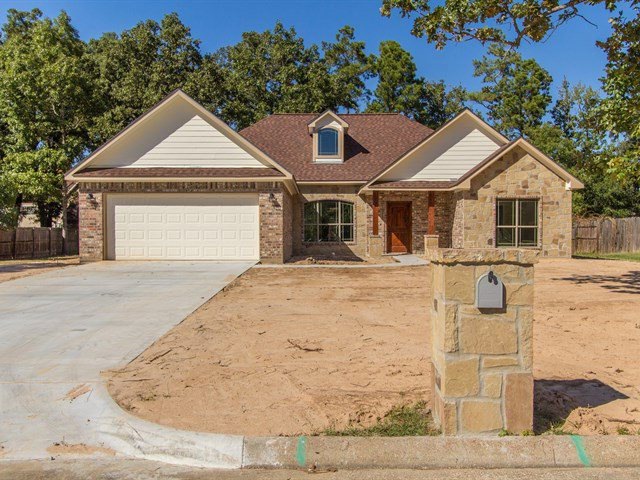 246 Hunters Glen Dr, Lufkin, TX 75904 - photo 1
