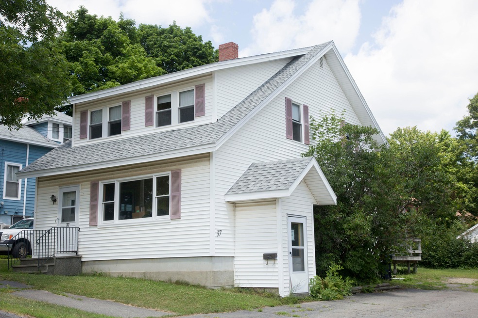 37 Thatcher St Bangor