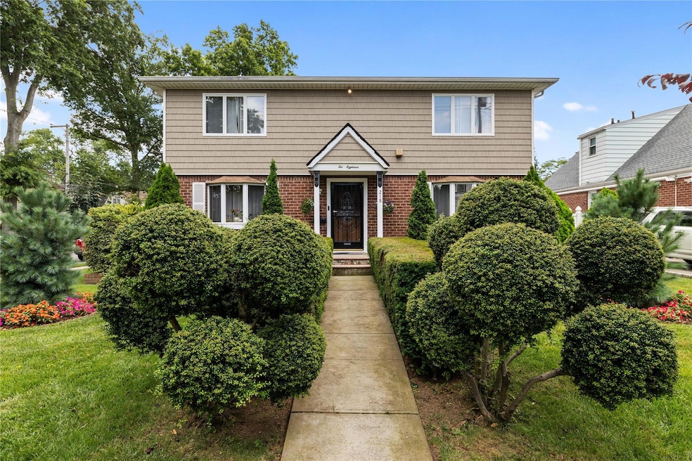 218 Bryant Ave, New Hyde Park, NY 11040 - photo 1