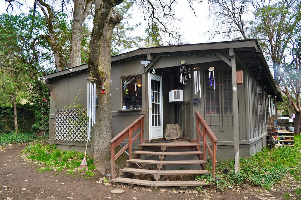 2 Bd/ 1Ba on 0.78 Acre, Shop/Garage