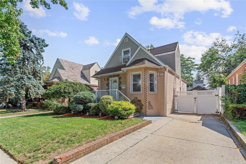 5843 189th St, Fresh Meadows, NY 11365 - photo 1