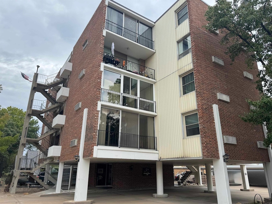 330 W Central Ave, El Dorado, KS 67042 - photo 1