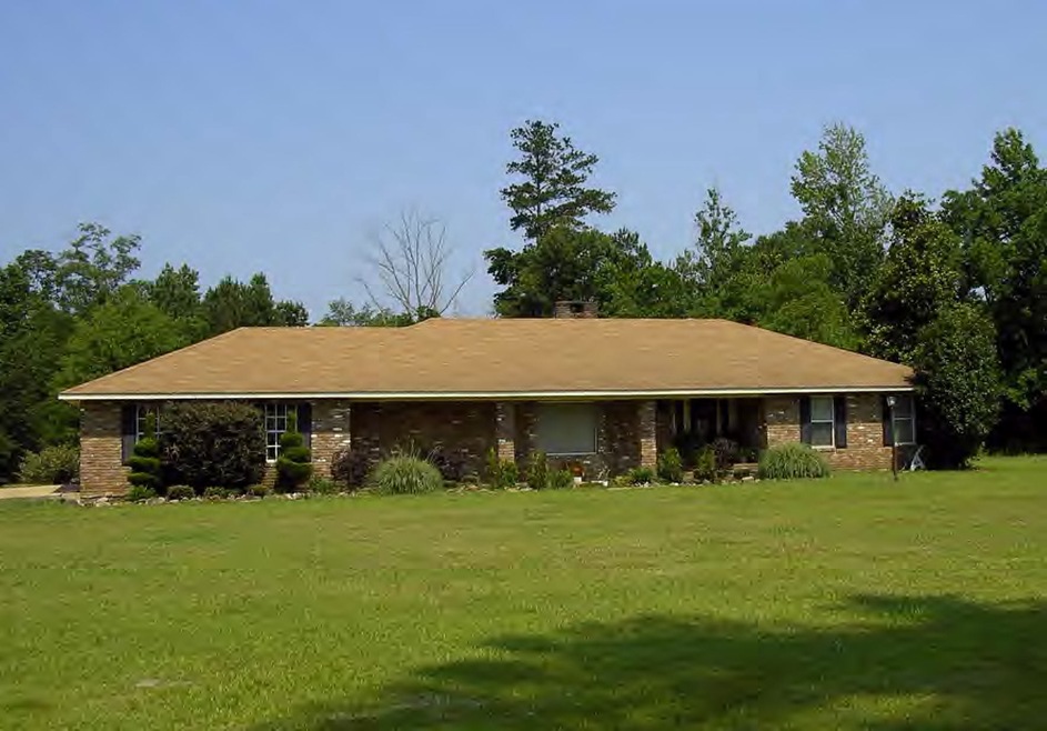 2129 Park Dr, McComb, MS 39648 - photo 1
