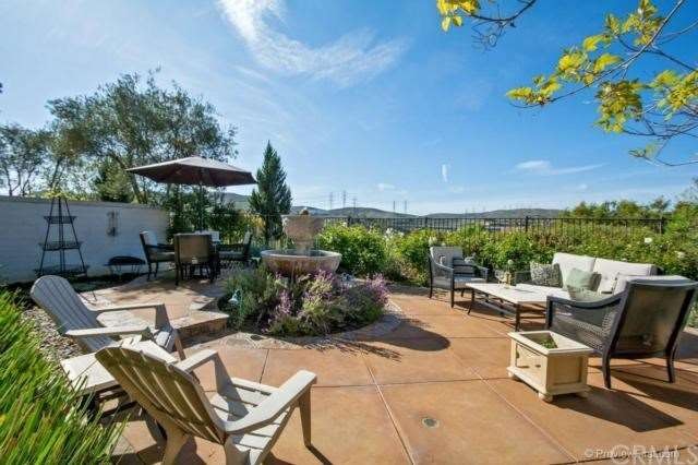 LARGE, low maintenance backyard with panoramic vie