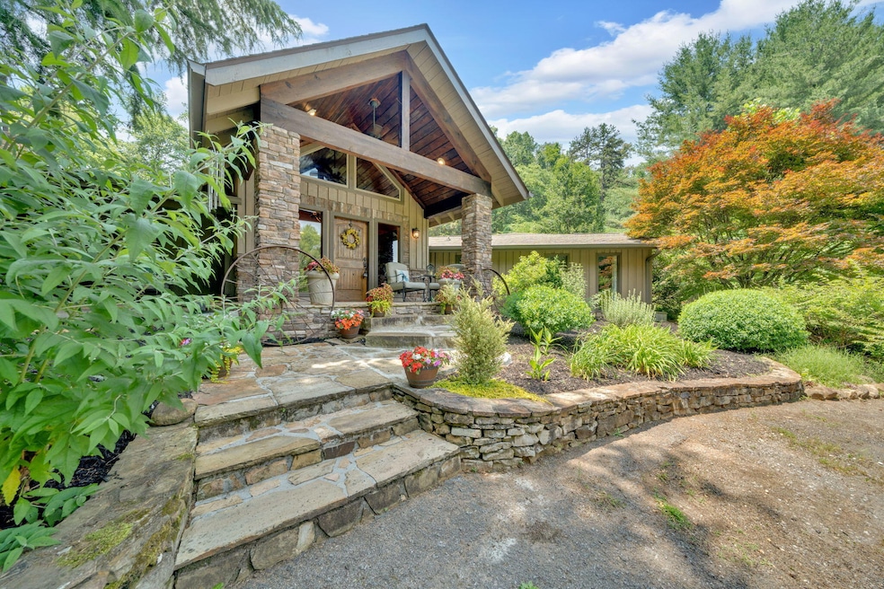 Pending $1,395,000 • Co-Listing Agent