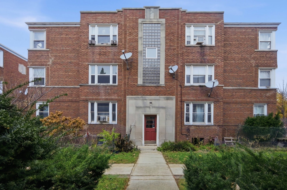 7524 N Ridge Blvd unit 2W, Chicago, IL 60645 - photo 1