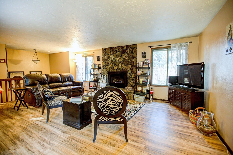 1875 NE Cliff Dr, Bend, OR 97701 - photo 1