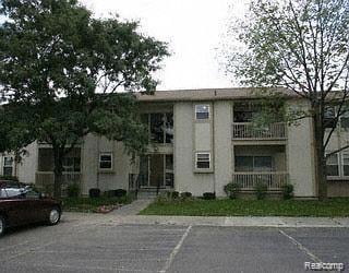 27860 Berrywood Ln unit 24, Farmington Hills, MI 48334 - photo 1