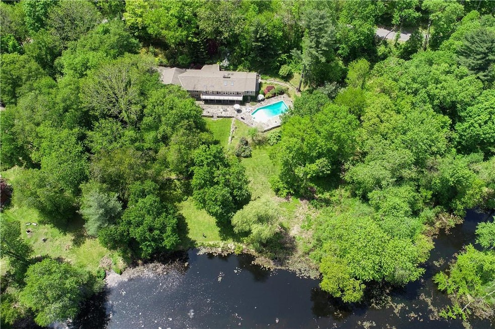 81 Scofield Rd, Pound Ridge, NY 10576 - photo 1