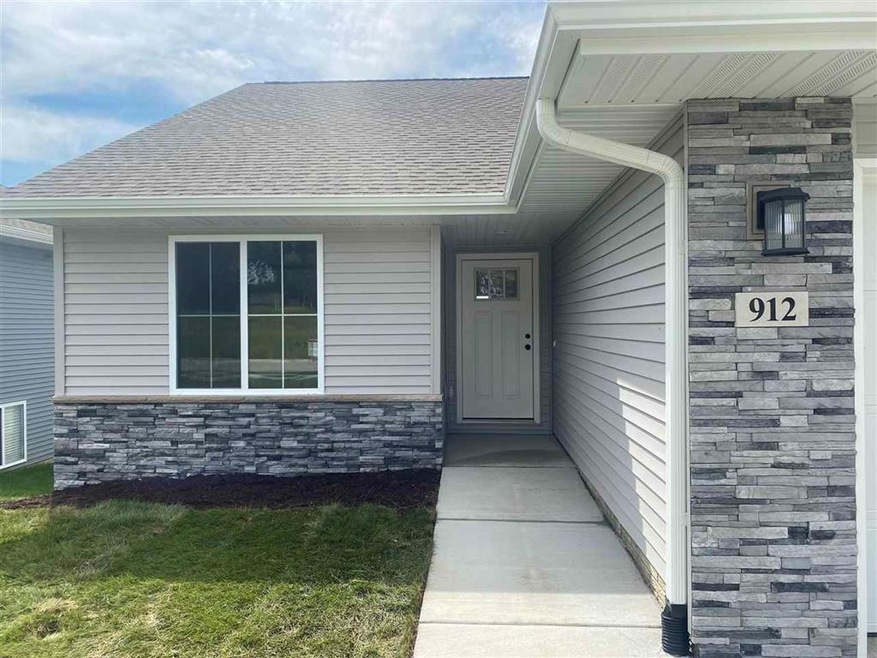 912 Prairie View Dr, West Branch, IA 52358 - photo 1