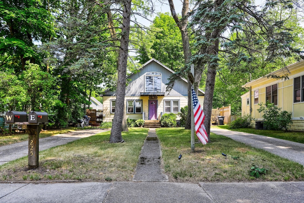 1-web-or-mls-225 Brockway Ave, South Hav