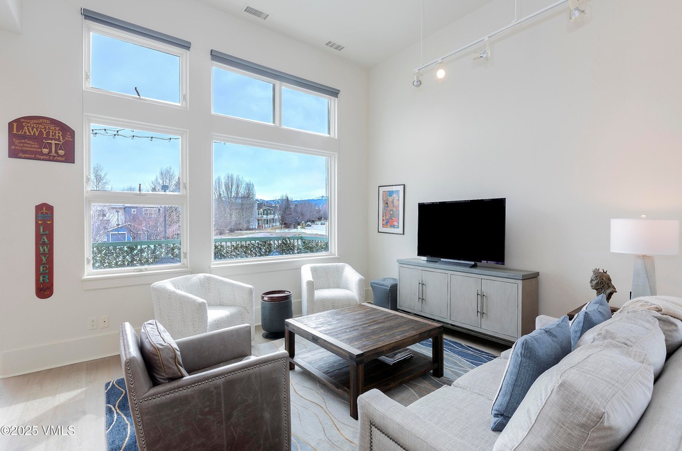 1180 Capitol - 202