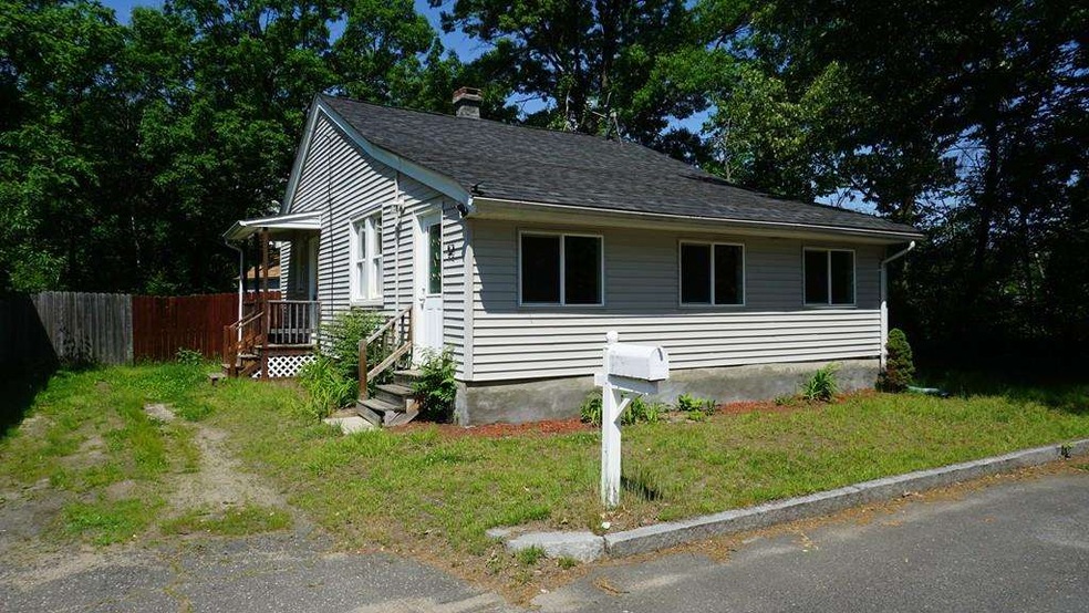 52 Emily St, Springfield, MA 01109 - photo 1