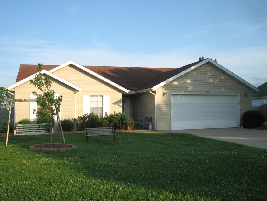 808 E Southridge St Nixa 003