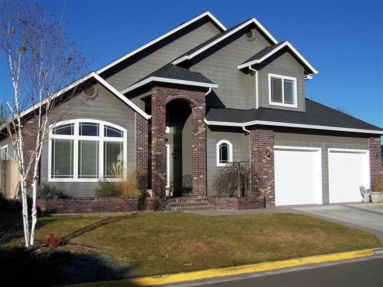 1049 Kensington Ct, Central Point, OR 97502 - photo 1