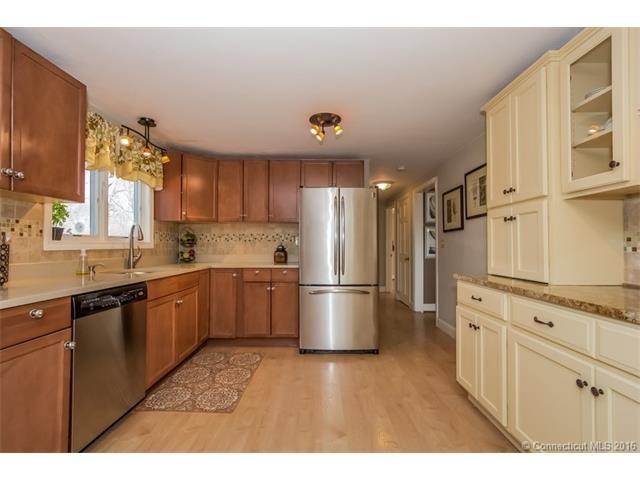 1476 Farmington Ave, Farmington, CT 06032 - photo 1