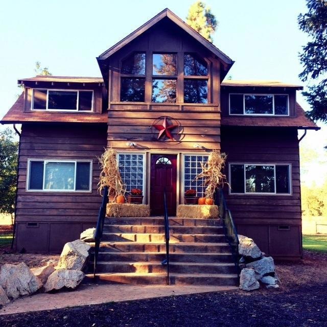 8170 W Evans Creek Rd, Rogue River, OR 97537 - photo 1