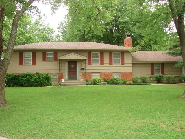 7406 Edgewood Blvd, Shawnee, KS 66203 - photo 1