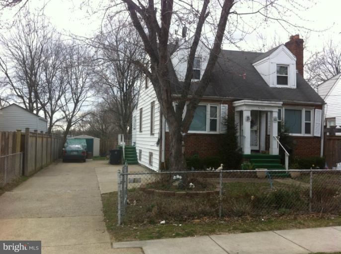 5304 56th Ave, Riverdale, MD 20737 - photo 1