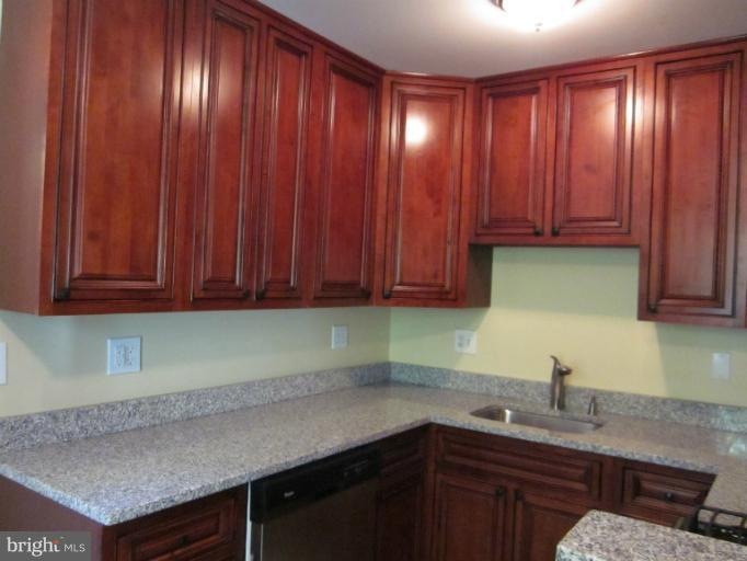 6010 Somerset Rd, Riverdale, MD 20737 - photo 1