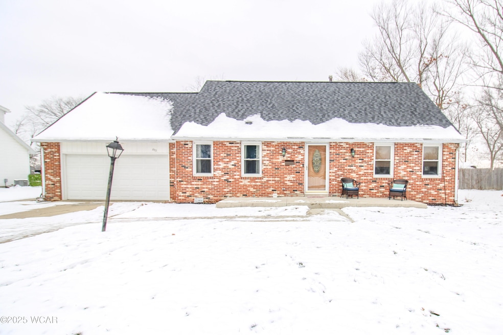 633 Canyon Dr, Lima, OH 45804 - photo 1