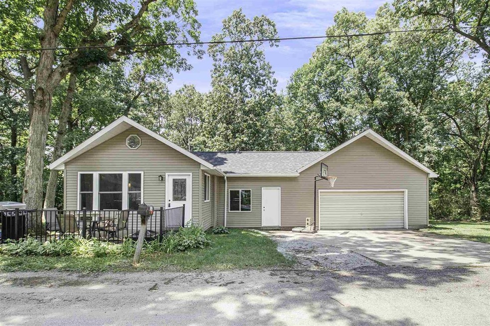 Adorable Like New 2 Bedroom Home Has So Much to Of