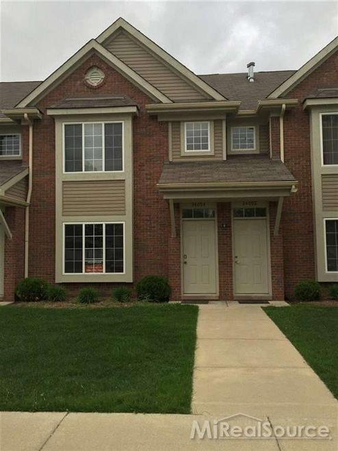 34094 Utica Rd unit 27, Fraser, MI 48026 - photo 1