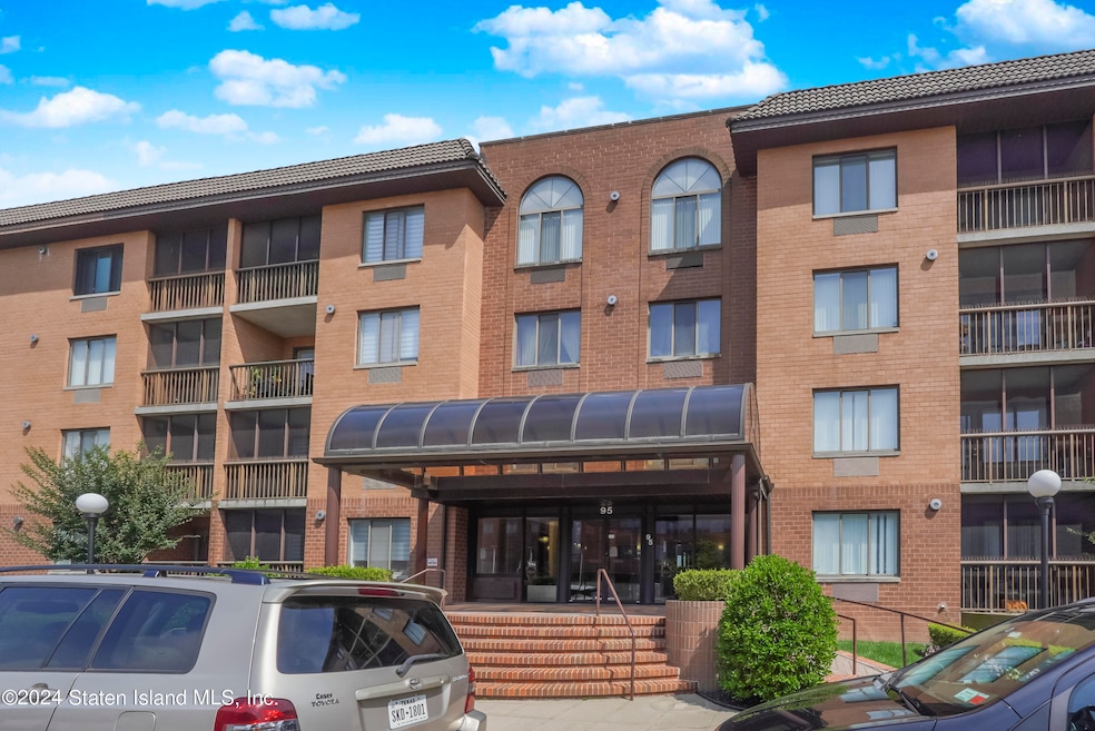 Chestnut Hill at Essex Park unit 2J, Staten Island, NY 10314 - photo 1