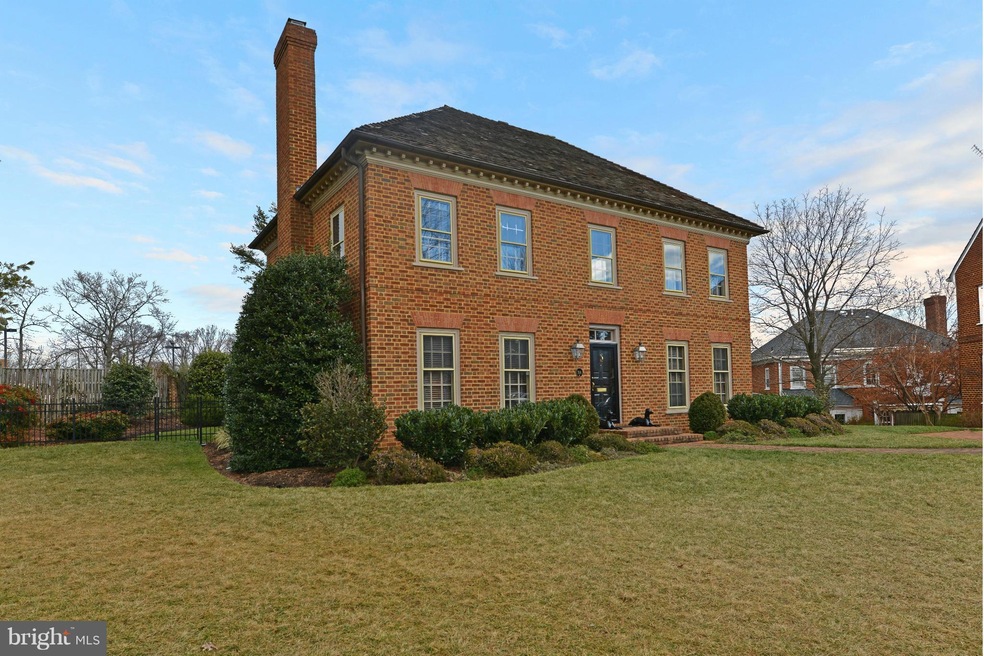 704 Kings Ct, Alexandria, VA 22302 - photo 1