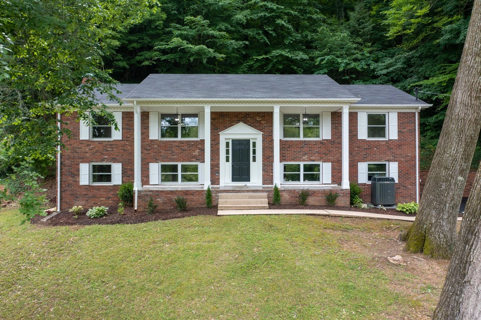 Eastbrook Dr-34