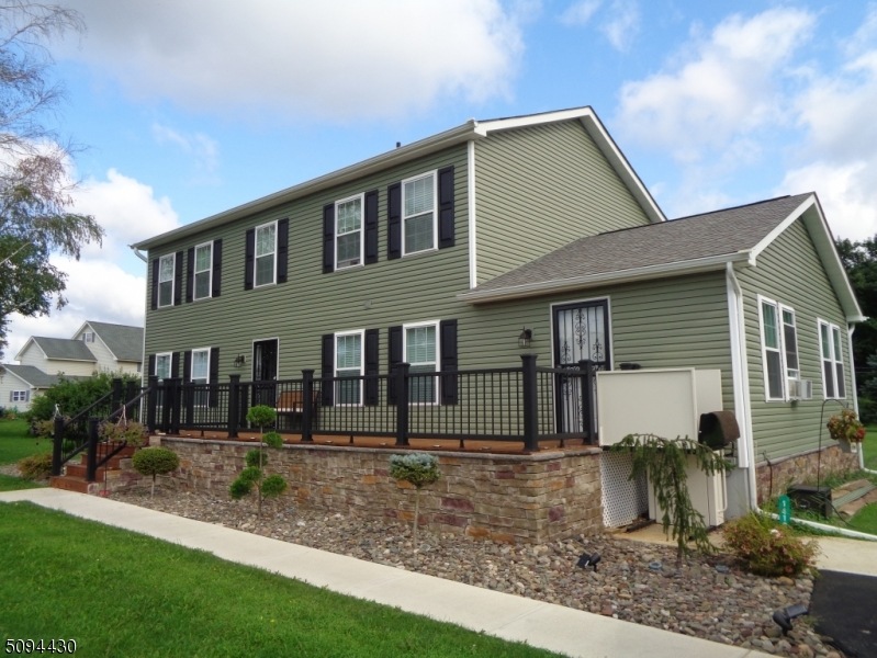 1419 Winter Ct, Effort, PA 18330 - photo 1