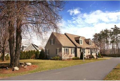 19 Myrtle Ave, Newburyport, MA 01950 - photo 1