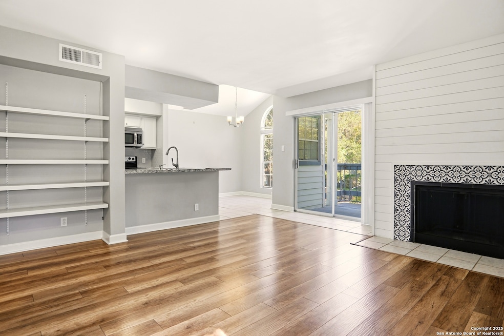 For Rent $1,095/month