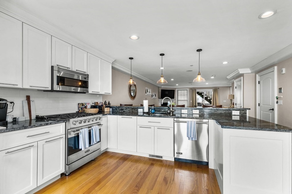 265 W 2nd St unit 1, Boston, MA 02127 - photo 1