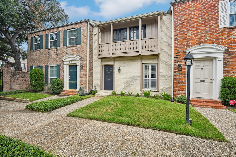 2103 Winrock Blvd unit 49, Houston, TX 77057 - photo 1