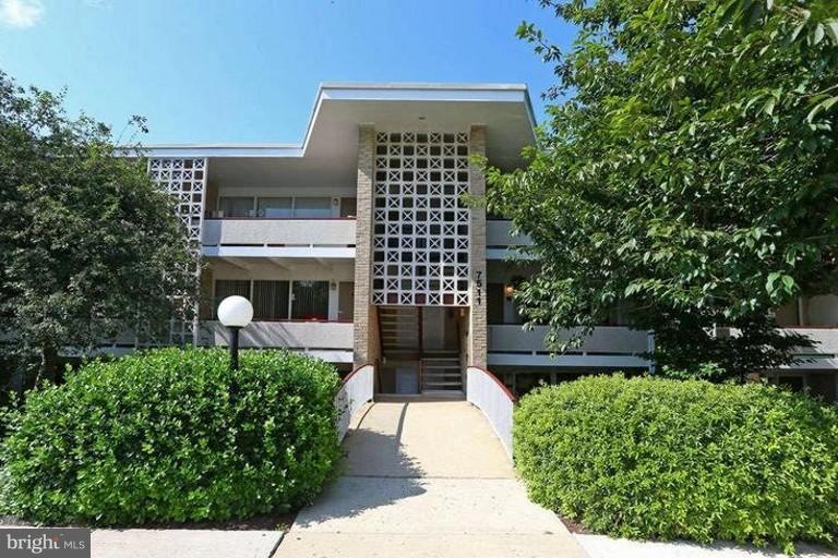 7511 Spring Lake Dr unit D2, Bethesda, MD 20817 - photo 1