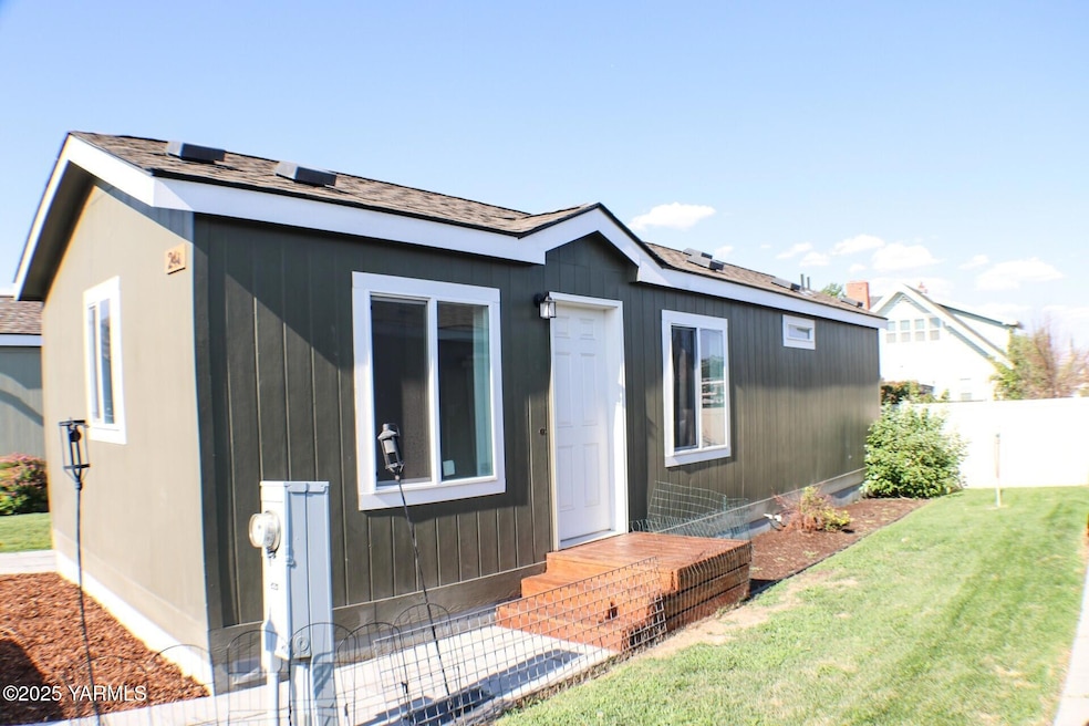 1418 Hathaway St unit 24A, Yakima, WA 98902 - photo 1