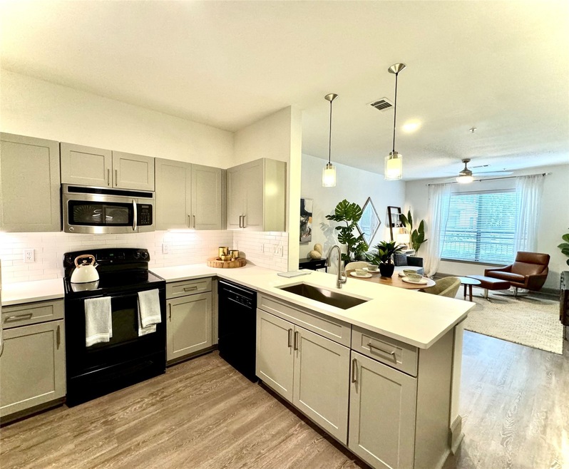 3333 Weslayan St unit 2153, Houston, TX 77027 - photo 1