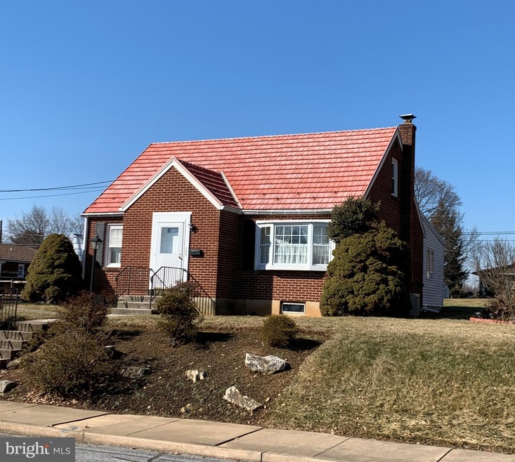 835 Walnut St unit 837, Emmaus, PA 18049 - photo 1