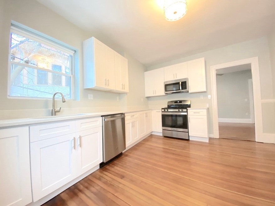 116 Winthrop Rd unit 4, Brookline, MA 02445 - photo 1