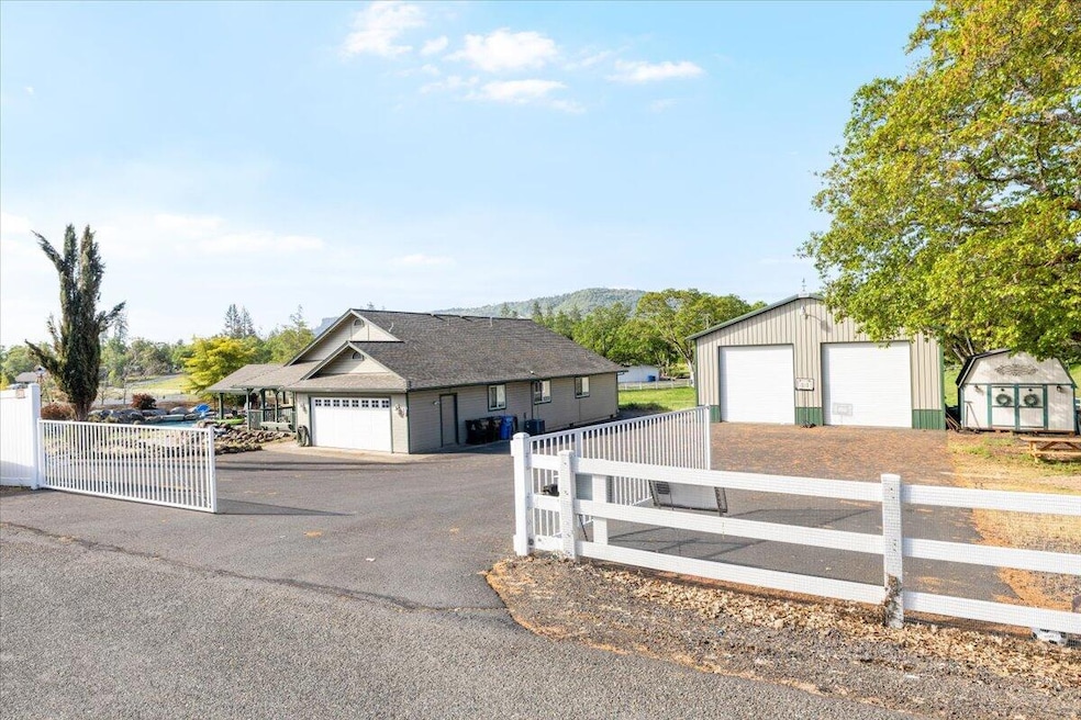 11693 Michael Rd, Central Point, OR 97502 - photo 1