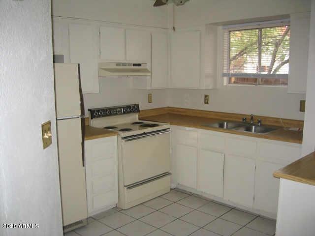 1736 E Pepper Cir unit 3, Mesa, AZ 85203 - photo 1