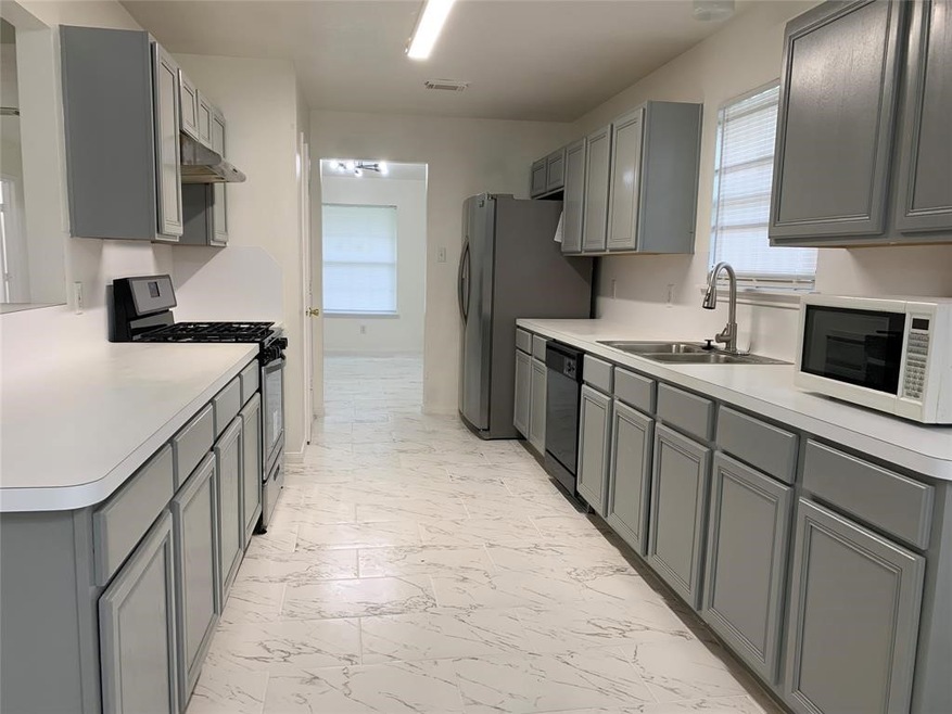 11026 Heather Trail Dr, Houston, TX 77075 - photo 1