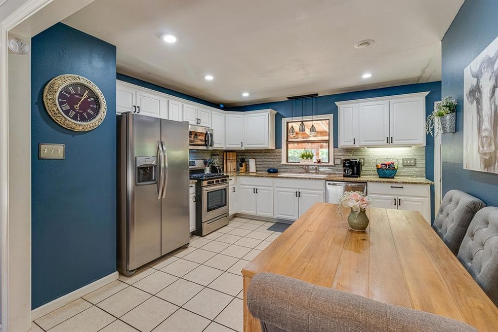 501 Hurstview Dr, Hurst, TX 76053 - photo 1