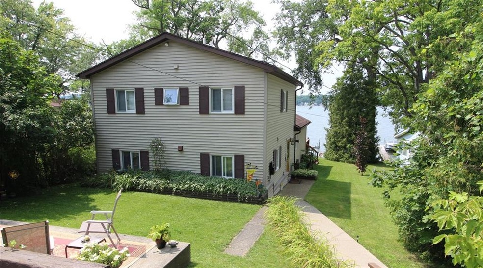 Gorgeous Lake Front home!