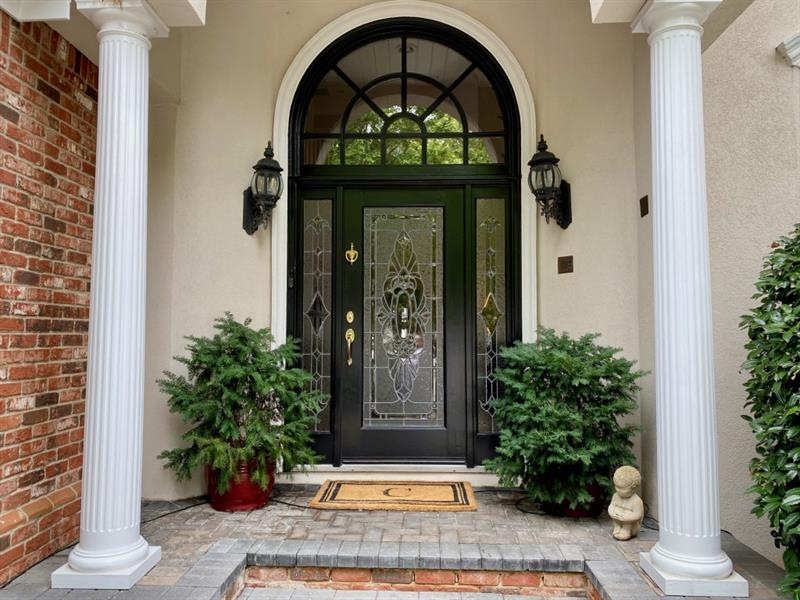 Welcome home to 1021 Arbor Trace!