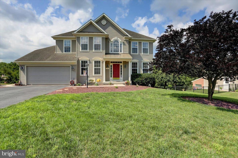 603 Shannon Dr N, Greencastle, PA 17225 - photo 1