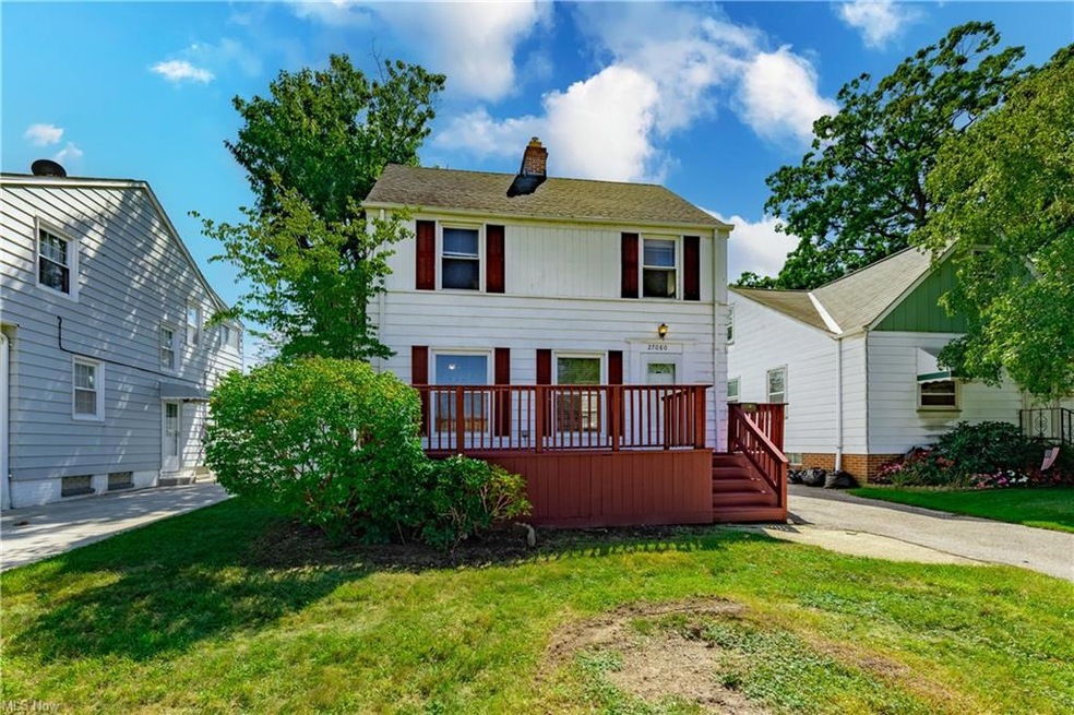 A delightful 3-bedroom family colonial awaits your